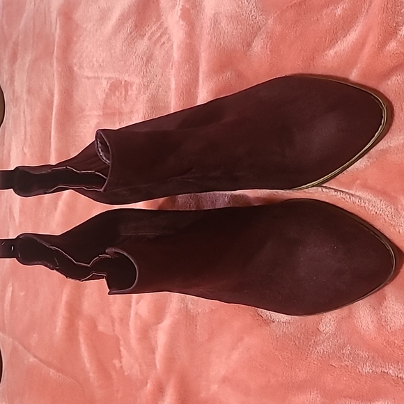 Monroe and Main Purple Ankle Boots - Picture 2 of 7